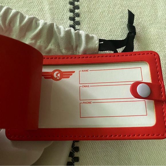 Glossier Keychain NWT - Picture 9 of 10